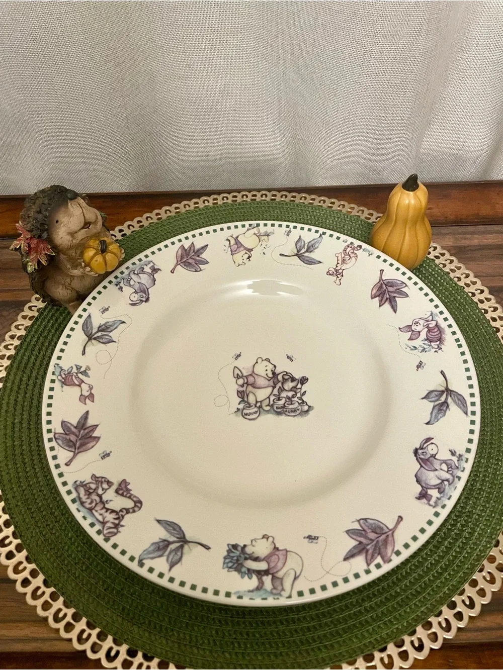 Disney Winnie the Pooh Fall/Autumn themed 100 acre woods VTG dinner plate